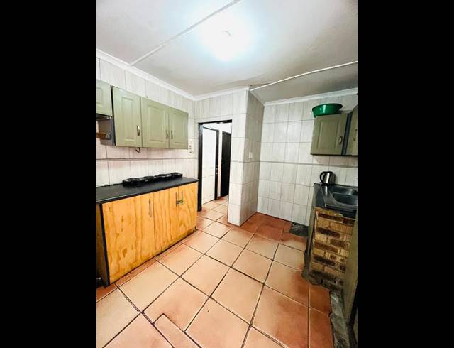 6 BEDROOM HOUSE FOR SALE IN UMLAZI A